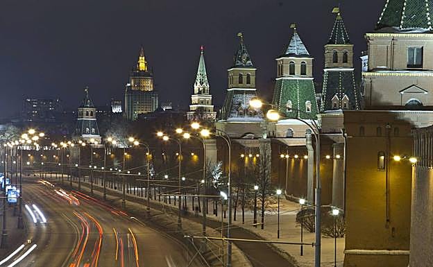 Torres en la muralla del Kremlin.