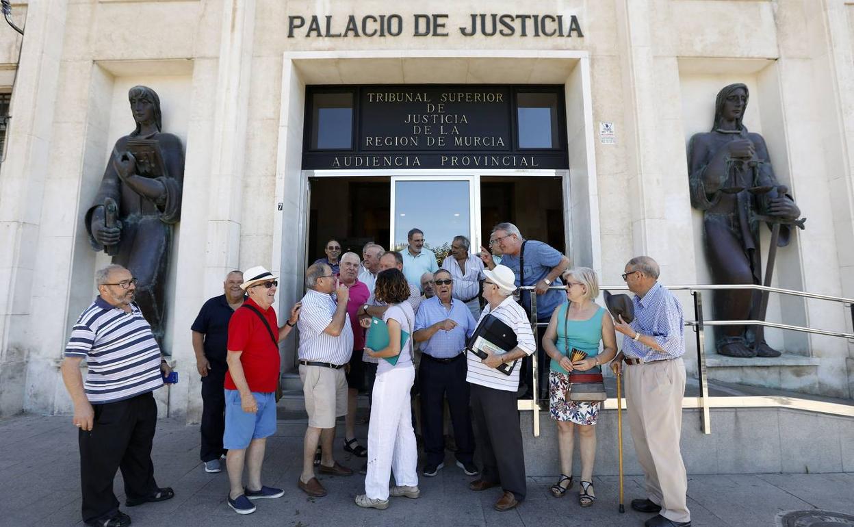 Imagen de archivo de una protesta de trabajadores de Valeo ante el Palacio de Justicia en 2018.