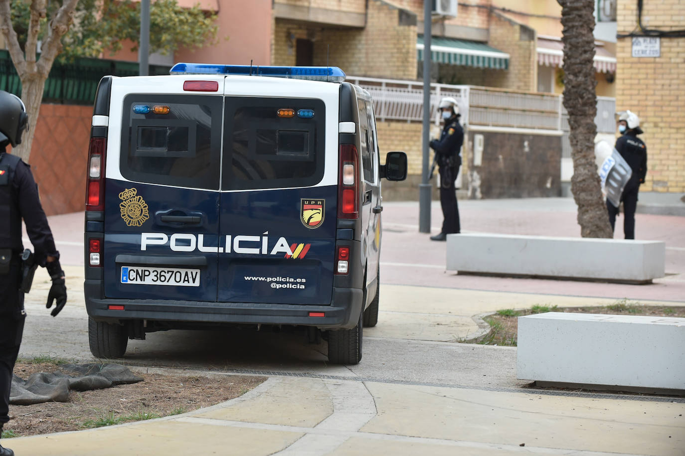 Fotos: Redada en una vivienda de Los Rosales culmina con la incautación de 200 plantas de marihuana