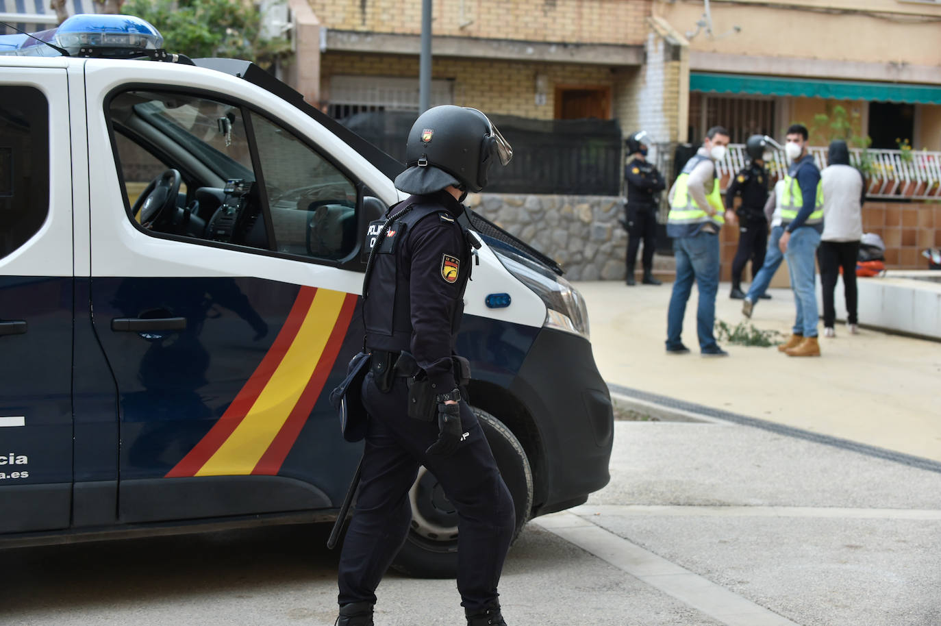 Fotos: Redada en una vivienda de Los Rosales culmina con la incautación de 200 plantas de marihuana