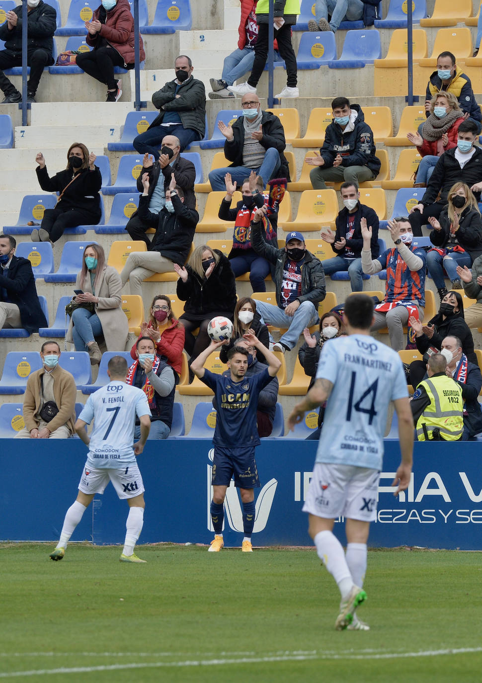 Fotos: Victoria del UCAM ante el Yeclano en el BeSoccer La Condomina