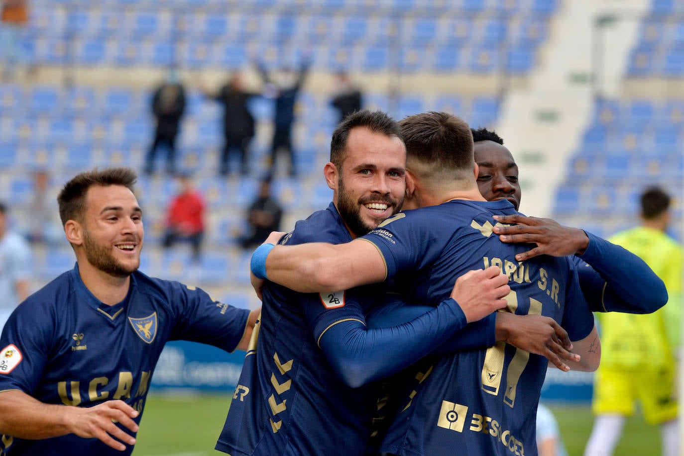 Fotos: Victoria del UCAM ante el Yeclano en el BeSoccer La Condomina