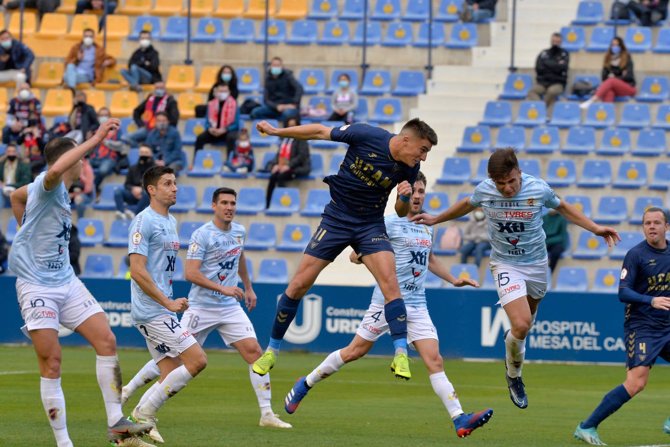 Fotos: Victoria del UCAM ante el Yeclano en el BeSoccer La Condomina