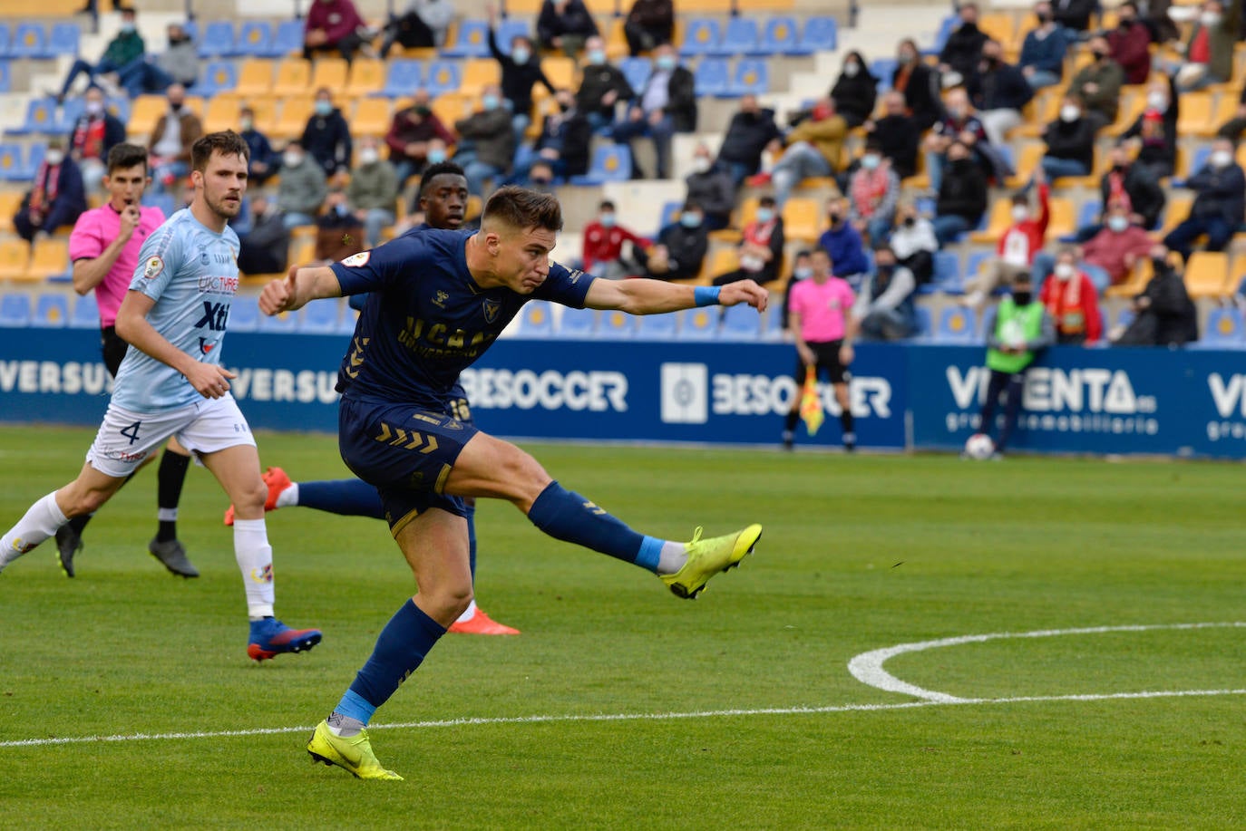 Fotos: Victoria del UCAM ante el Yeclano en el BeSoccer La Condomina