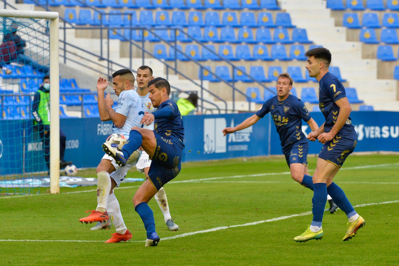 Fotos: Victoria del UCAM ante el Yeclano en el BeSoccer La Condomina