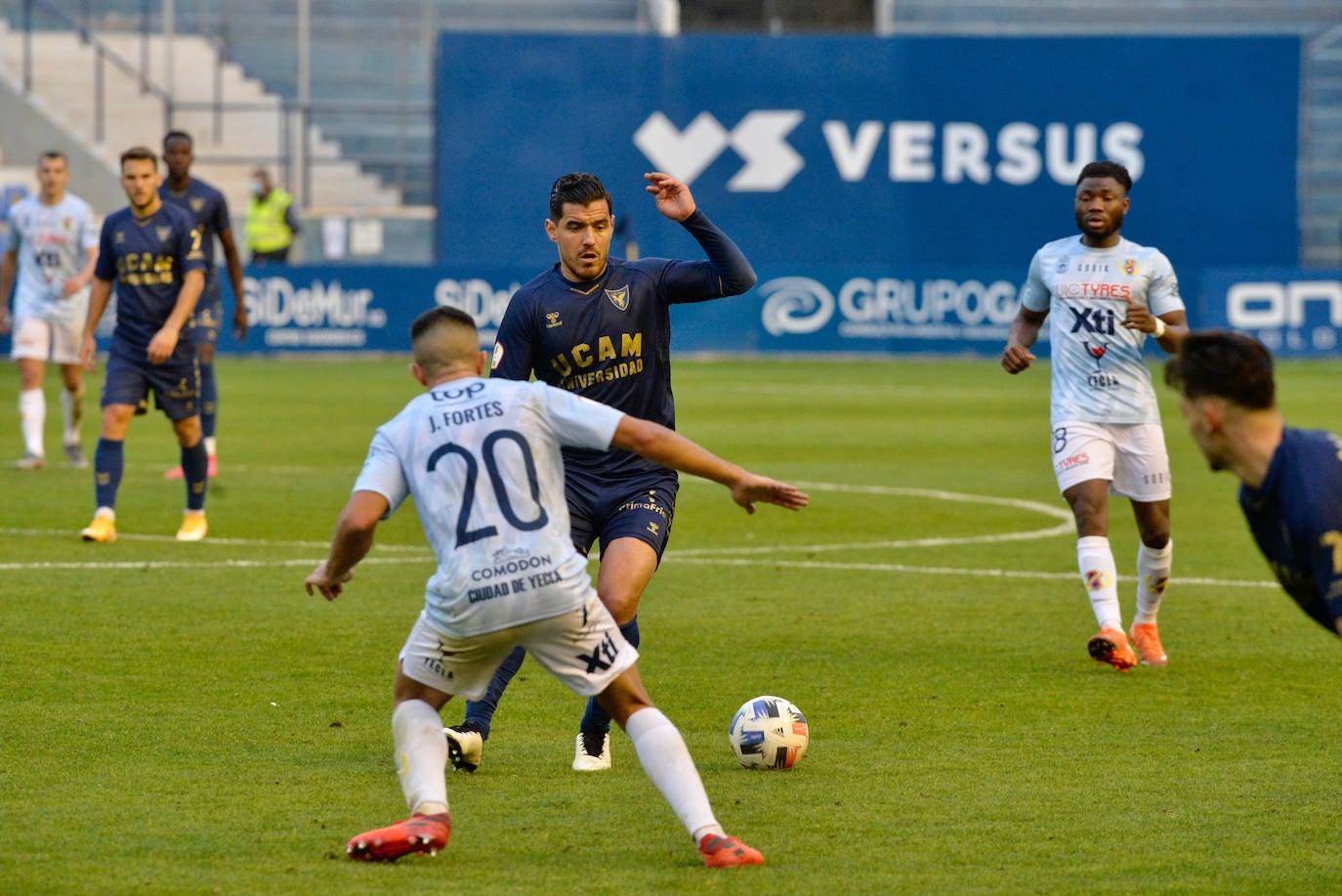 Fotos: Victoria del UCAM ante el Yeclano en el BeSoccer La Condomina