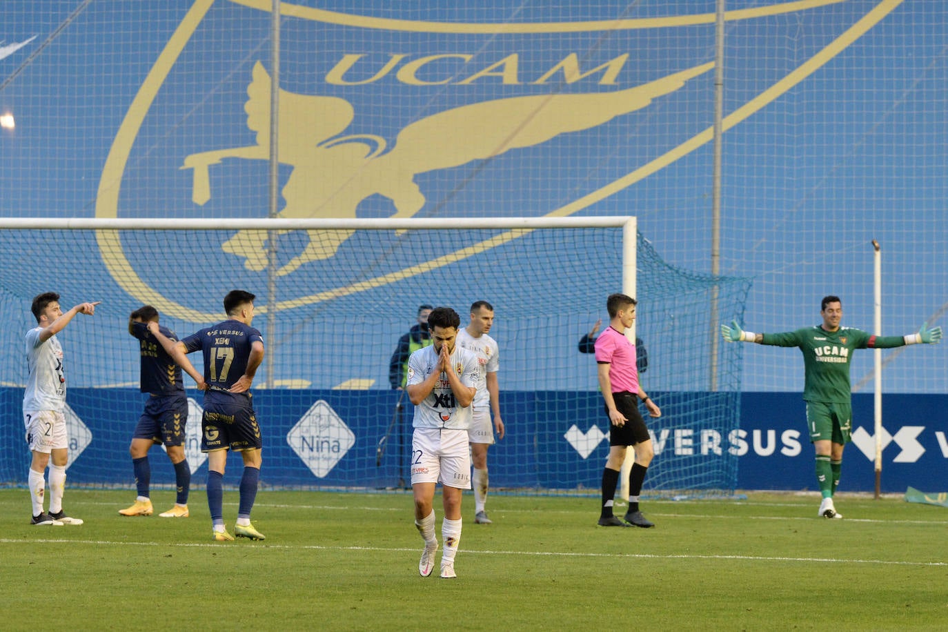 Fotos: Victoria del UCAM ante el Yeclano en el BeSoccer La Condomina