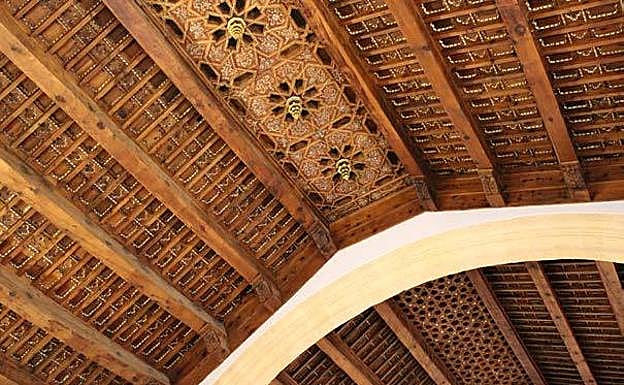 Iglesia de La Purísima Concepción, en Caravaca de la Cruz. Vista general de la techumbre apoyada en arcos transversales.