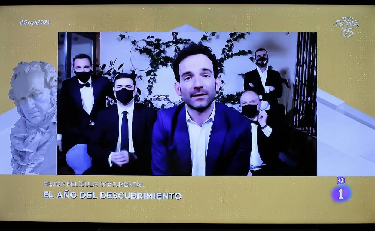 Luis López Carrasco celebra su Goya a mejor documental.