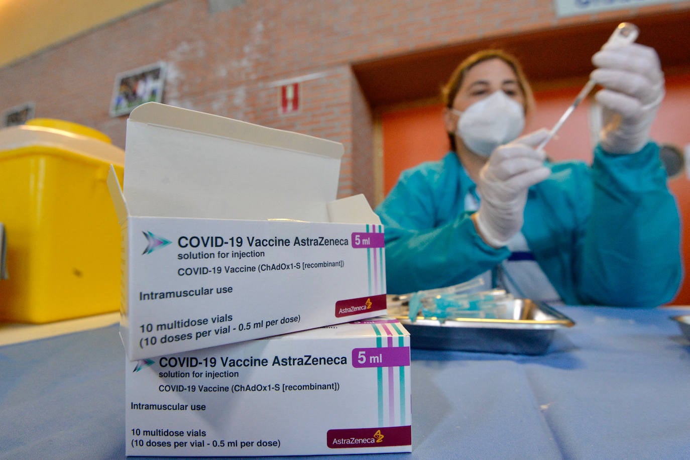 Fotos: Más de 2.700 docentes de la Región de Murcia reciben la primera dosis de la vacuna de Astrazeneca
