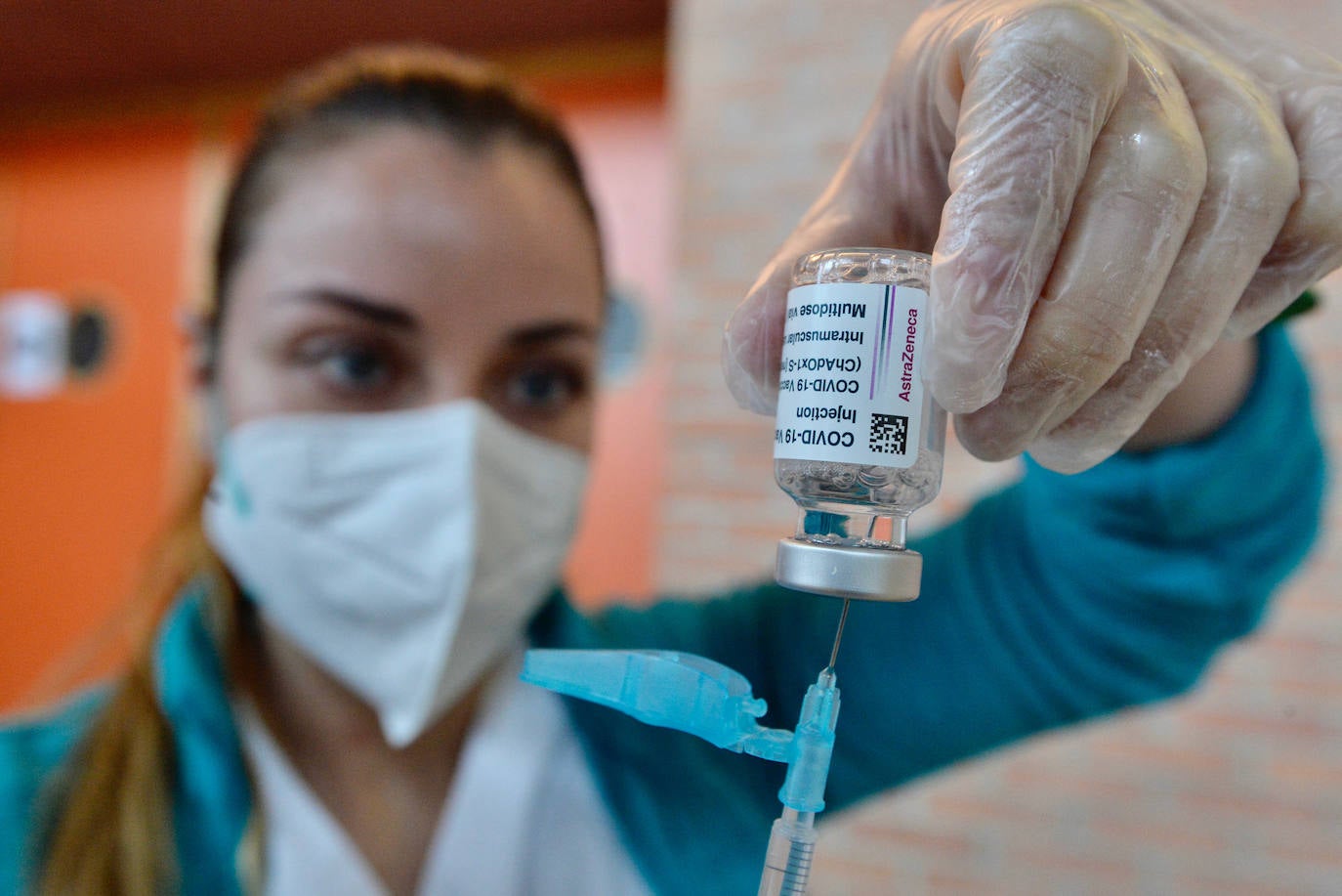 Fotos: Más de 2.700 docentes de la Región de Murcia reciben la primera dosis de la vacuna de Astrazeneca