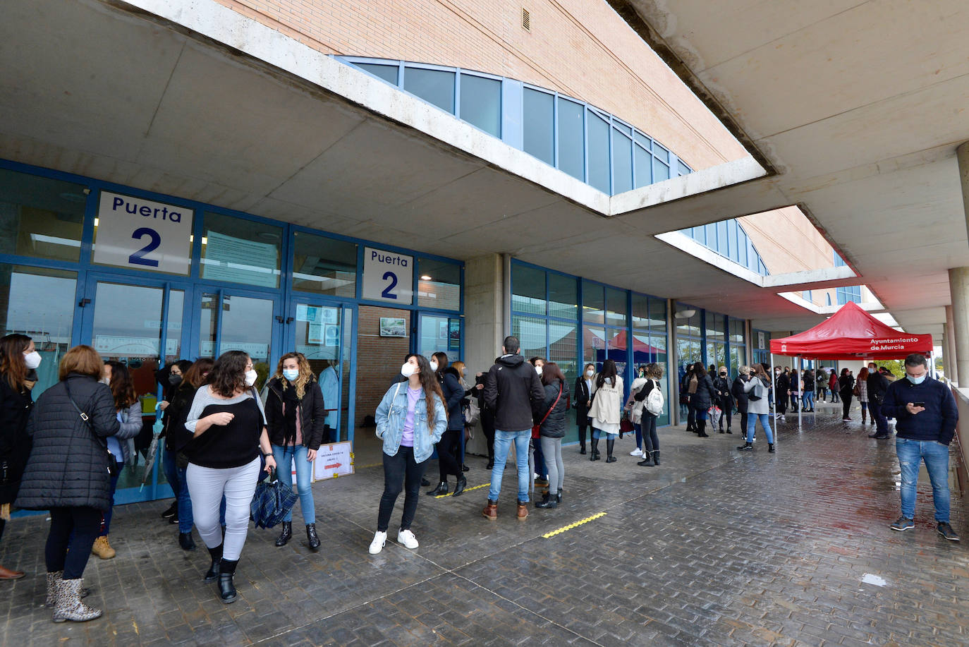 Fotos: Más de 2.700 docentes de la Región de Murcia reciben la primera dosis de la vacuna de Astrazeneca