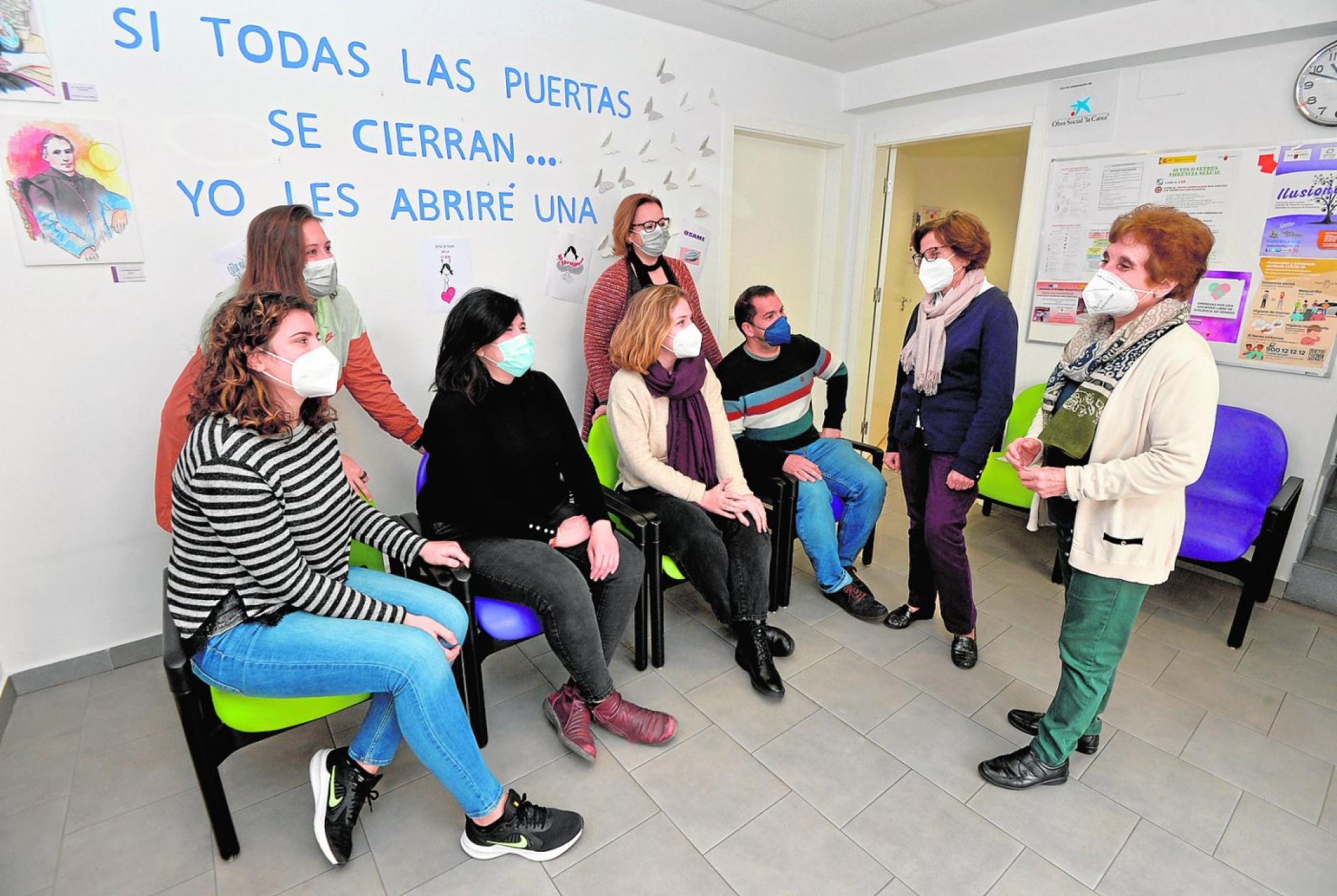 El equipo de Oblatas Murcia charla en sus instalaciones de la capital. 