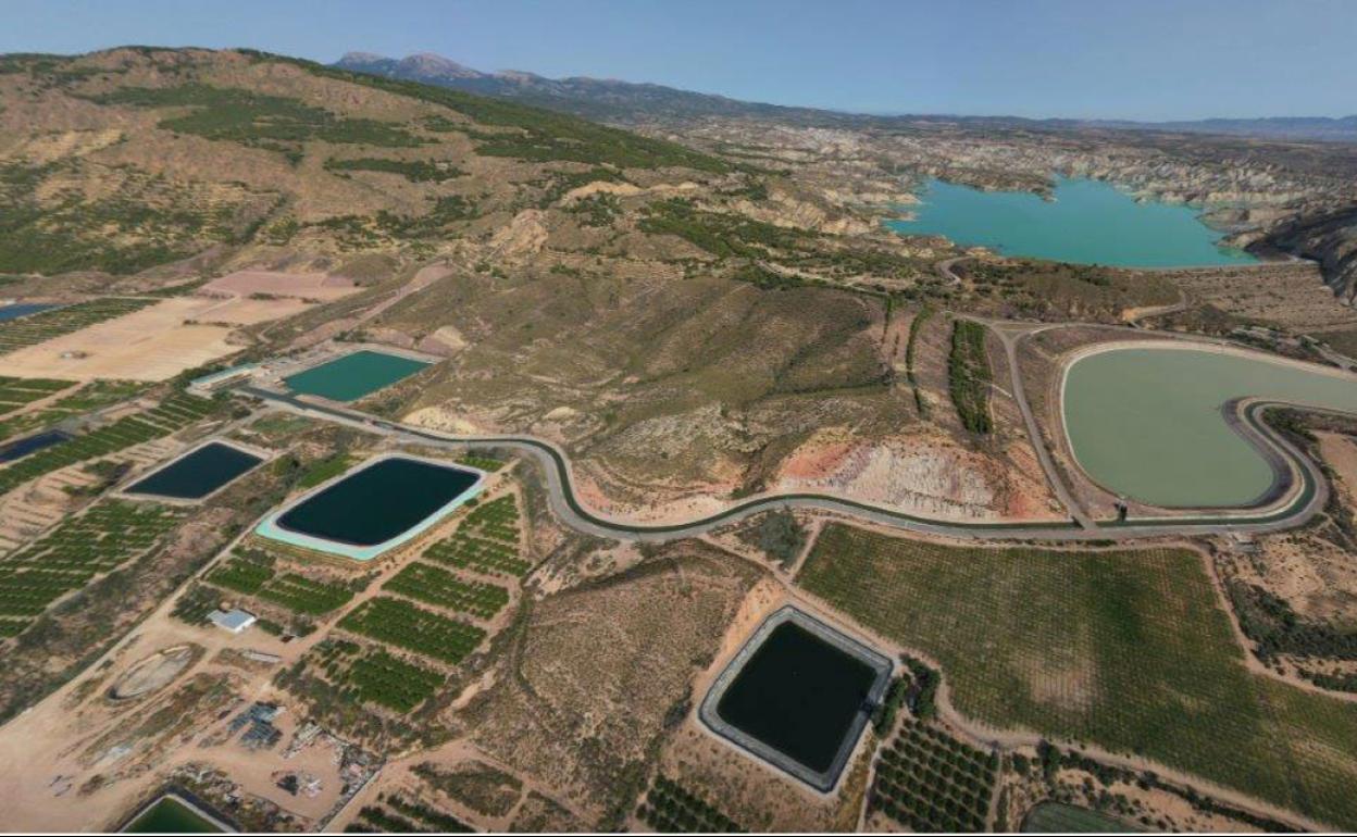 Vista aérea del embalse de Algeciras, en Librilla, que sirve de regulación para el canal del Postrasvase de la margen derecha. 