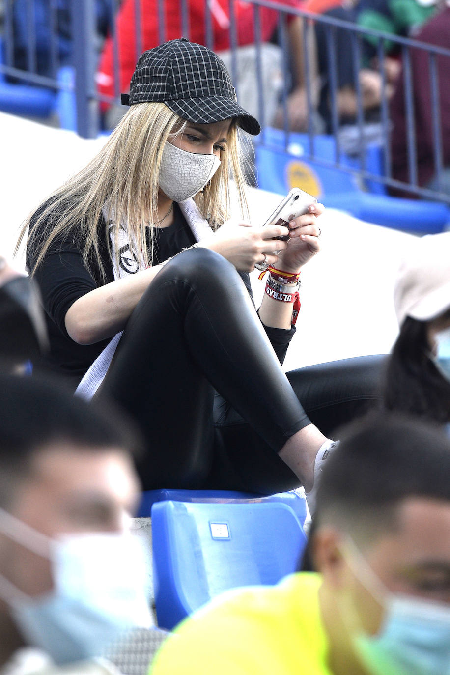 Fotos: La afición tiñe de rojo y azul el derbi murciano