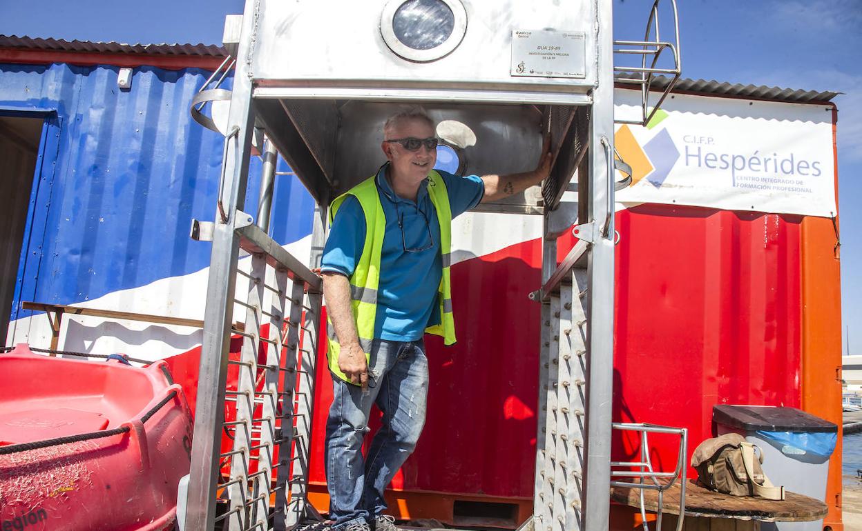 Campana de buceo para hacer inmersiones en profundidad. 