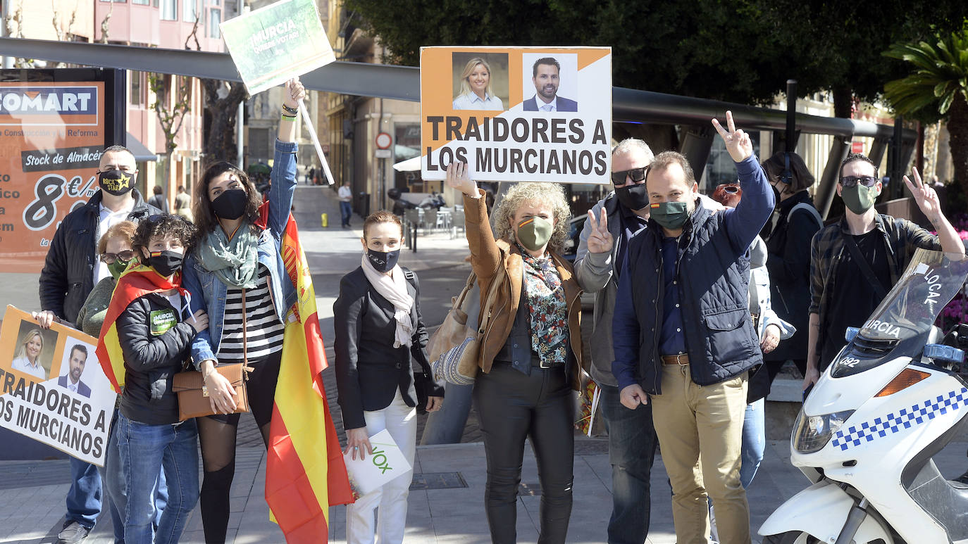 Fotos: La protesta de Vox en Murcia para exigir elecciones anticipadas, en imágenes