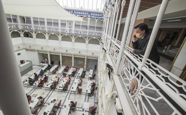 Galería. Debate de la moción de censura en la Asamblea regional. 