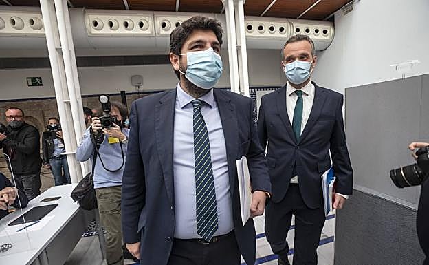 Galería. Debate de la moción de censura en la Asamblea regional. 