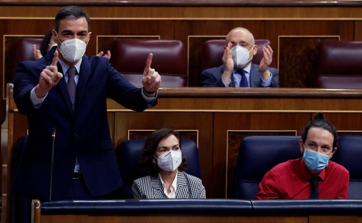 Sánchez interviene durante la sesión de control. 