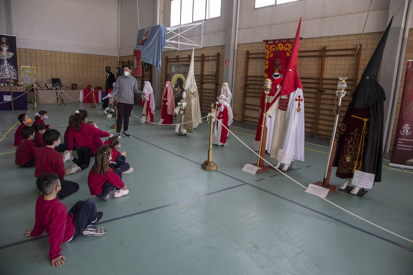 Fotos: El Colegio Hispania de Cartagena evoca la «pasión» por las procesiones