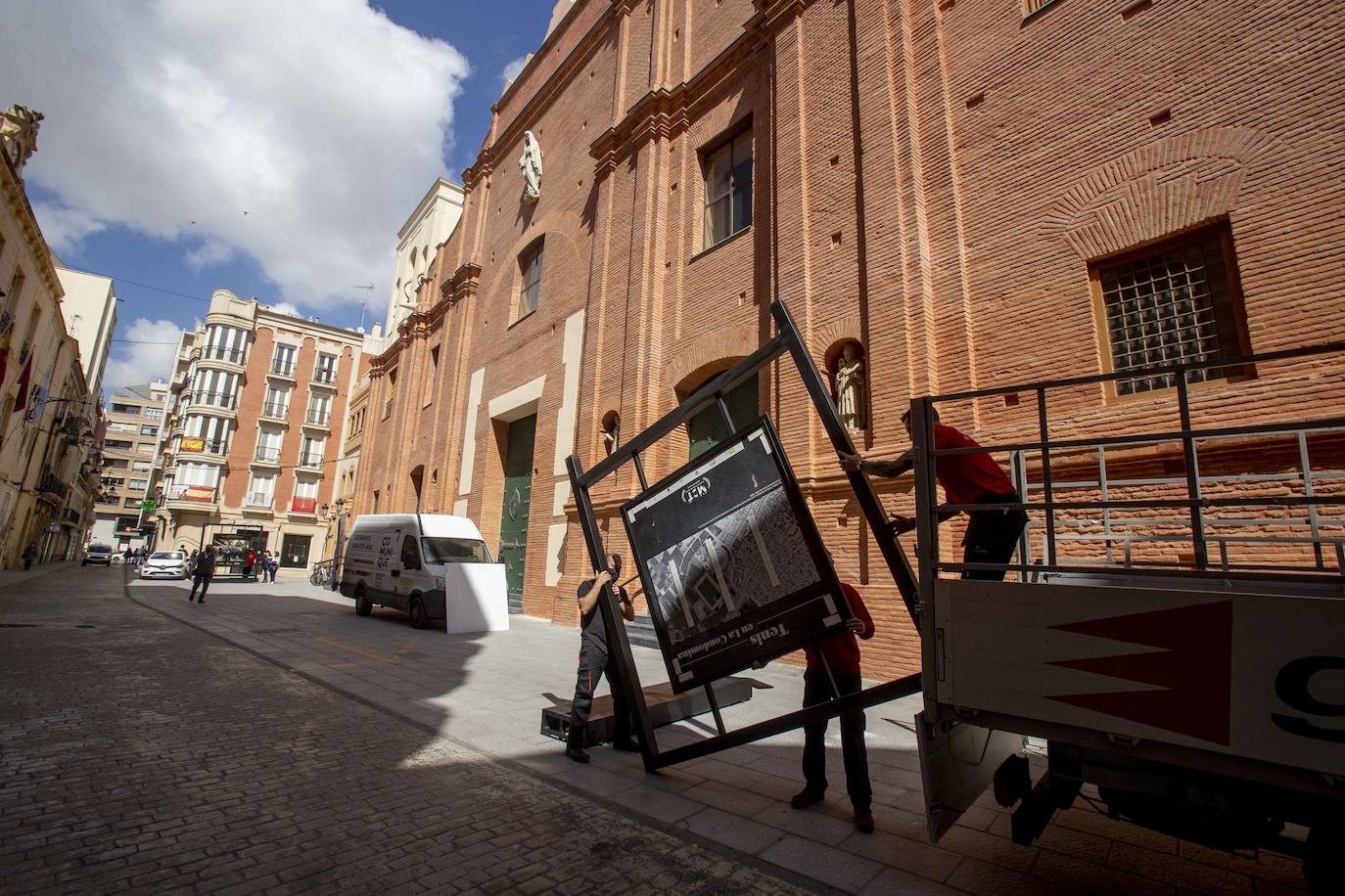 Fotos: LA VERDAD reaviva el espíritu de los desfiles de Semana Santa con una exposición fotográfica en Cartagena