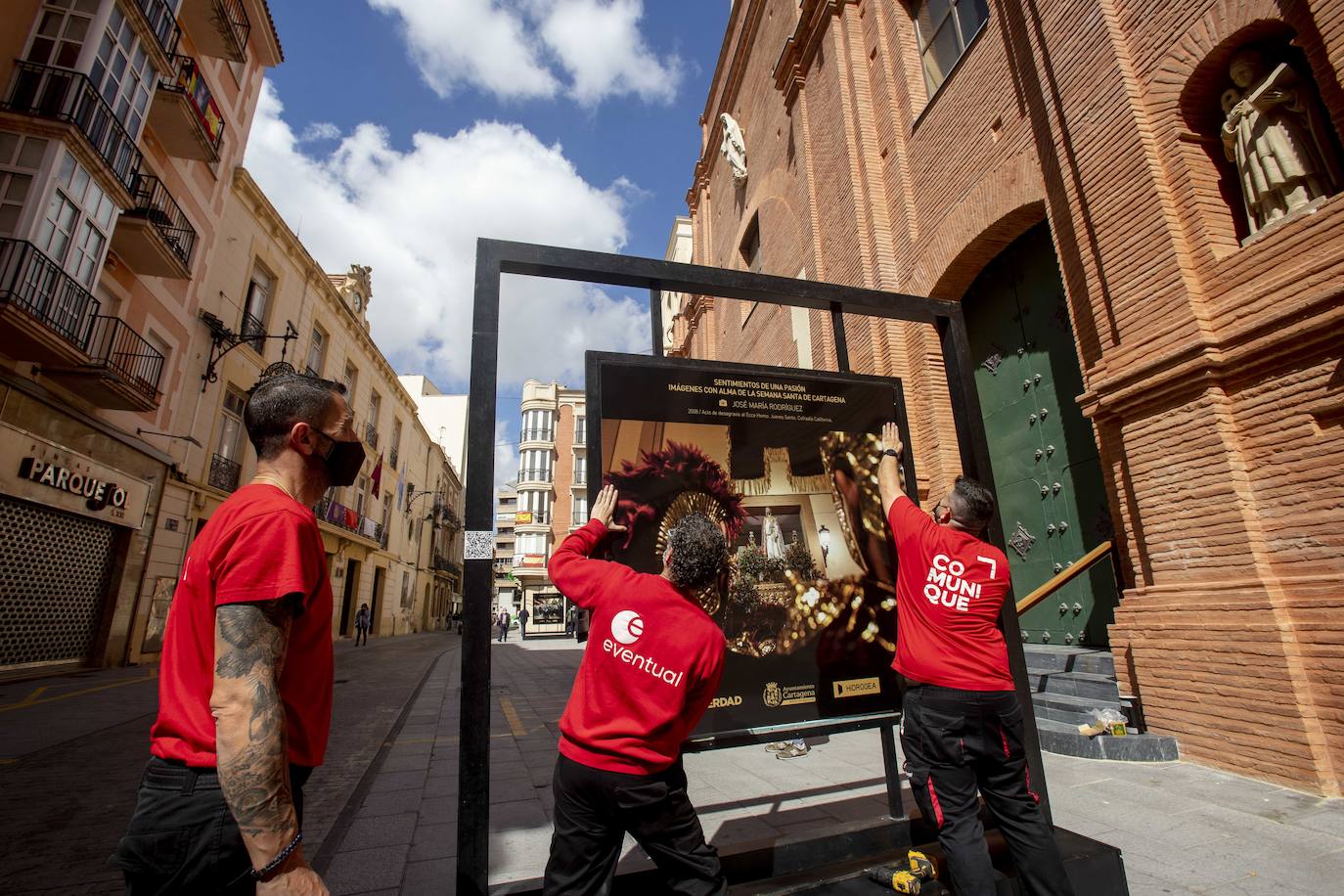 Fotos: LA VERDAD reaviva el espíritu de los desfiles de Semana Santa con una exposición fotográfica en Cartagena