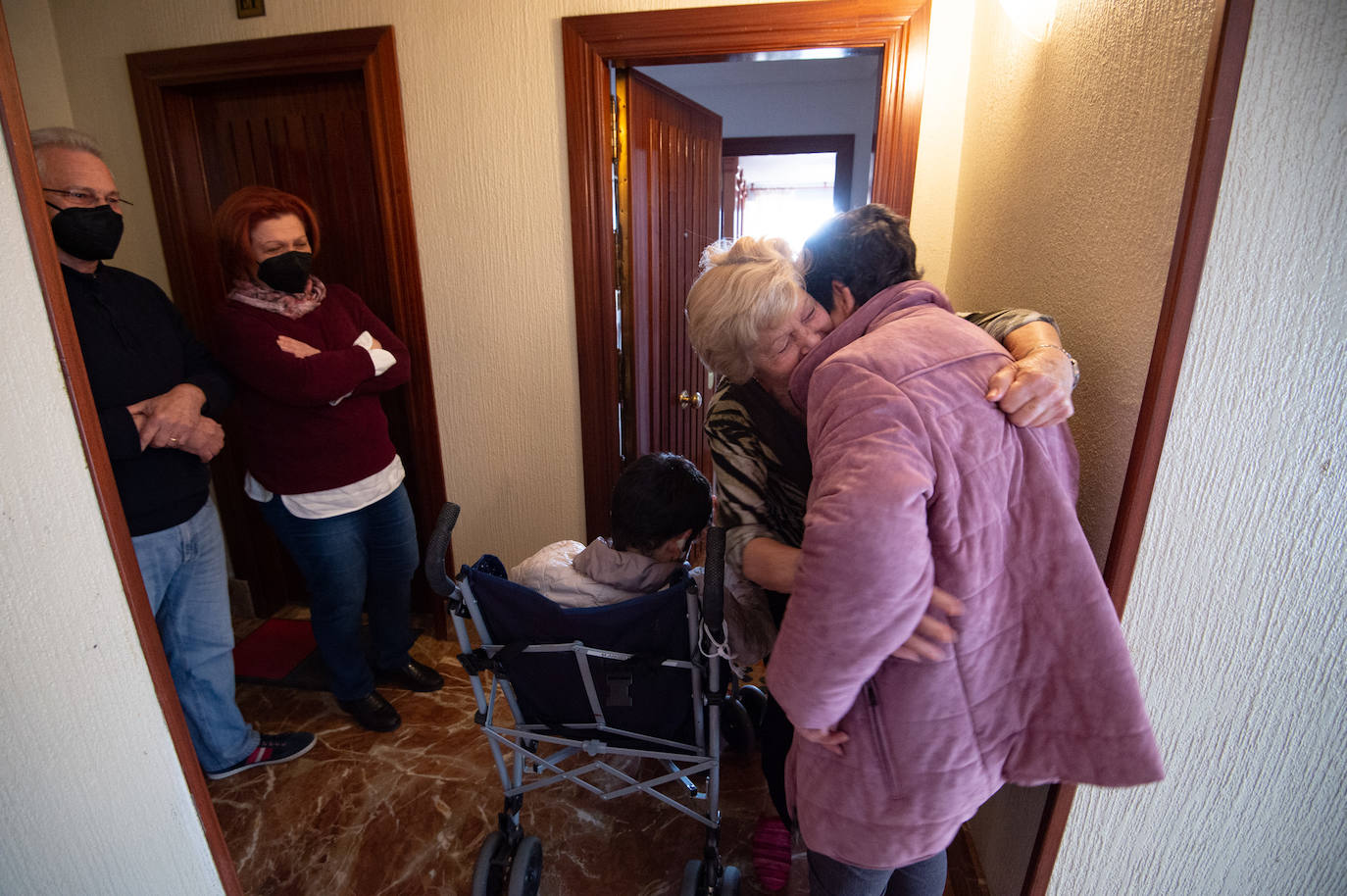Fotos: Primera salida de dos hermanas de la residencia de discapacitados de Churra desde el inicio de la pandemia