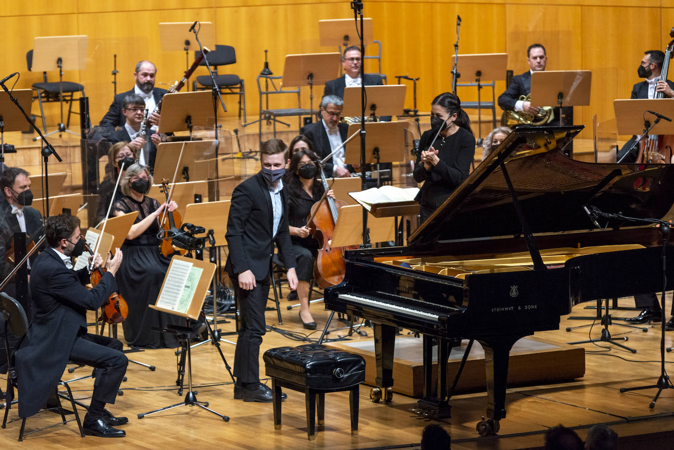 Fotos: Concierto de la OSRM en el Auditorio regional junto al pianista Dmytro Chon