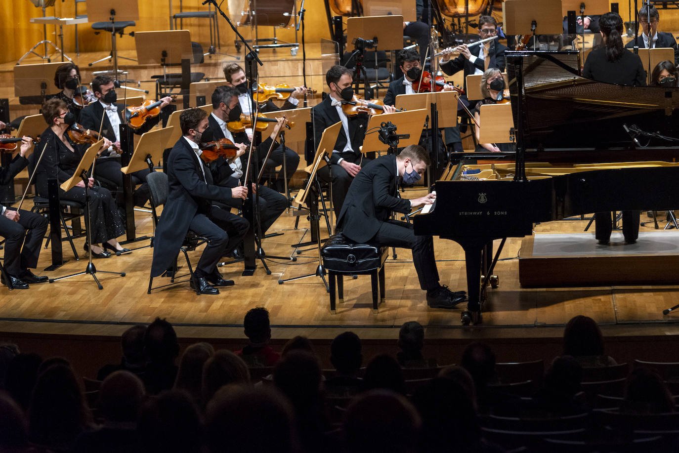 Fotos: Concierto de la OSRM en el Auditorio regional junto al pianista Dmytro Chon