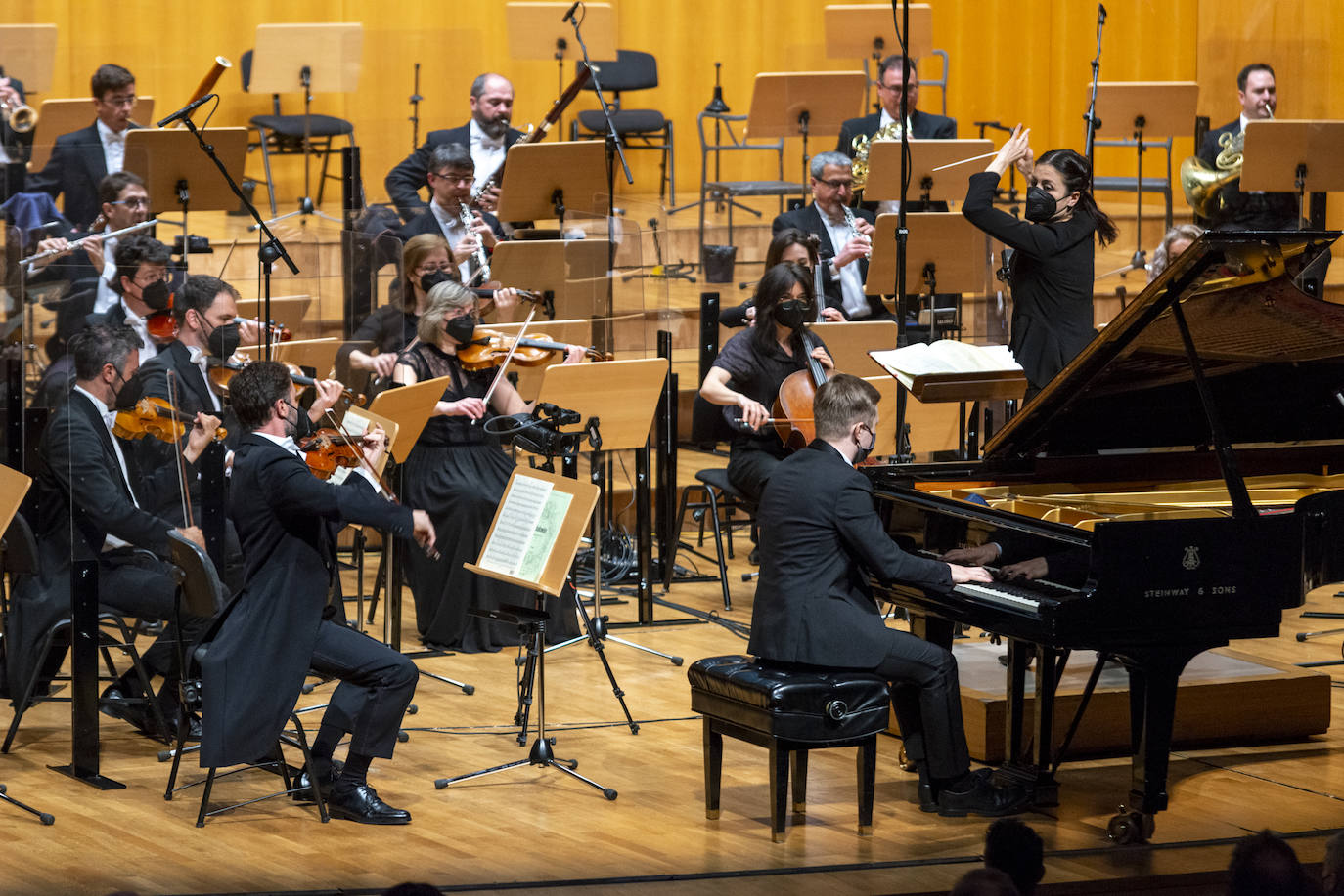 Fotos: Concierto de la OSRM en el Auditorio regional junto al pianista Dmytro Chon