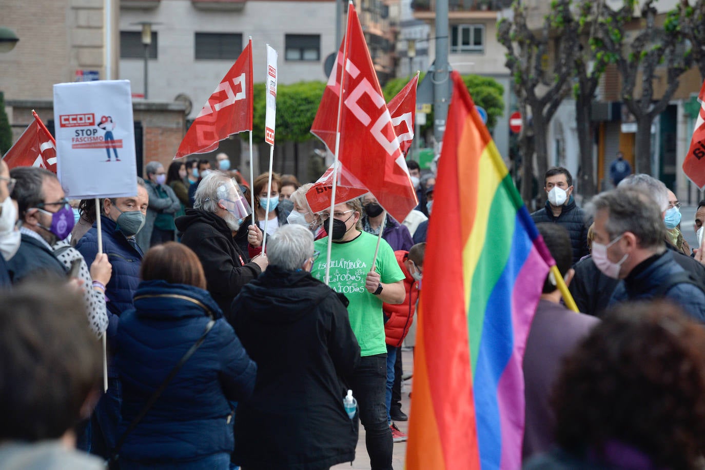Fotos: Protesta frente al Palacio de San Esteban contra la entrada de Vox al Gobierno regional