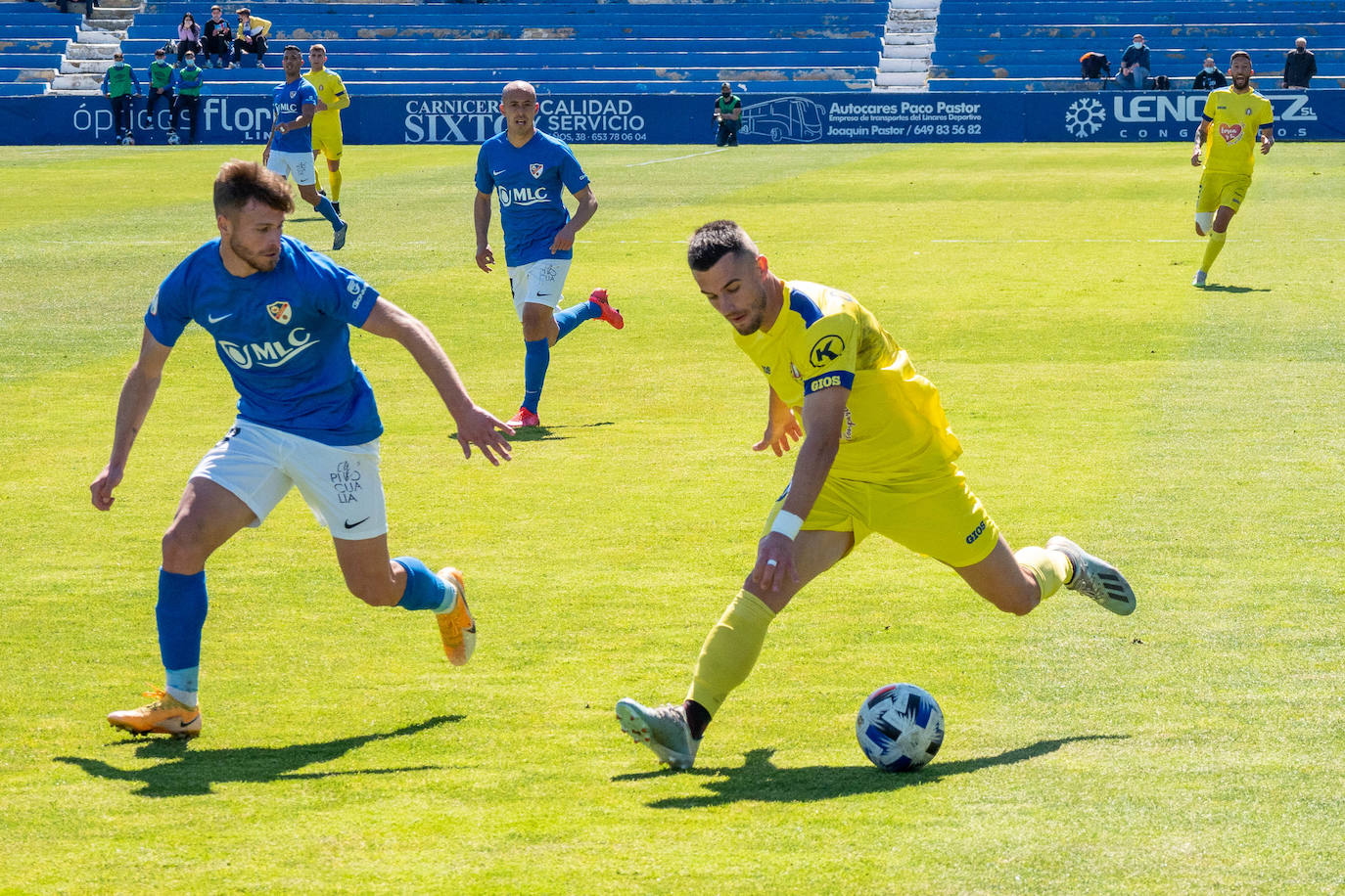 Fotos: El Lorca Deportiva vuelve a caer en Linares