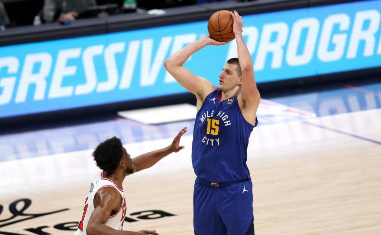 Nikola Jokic es uno de los principales favoritos para el MVP. 