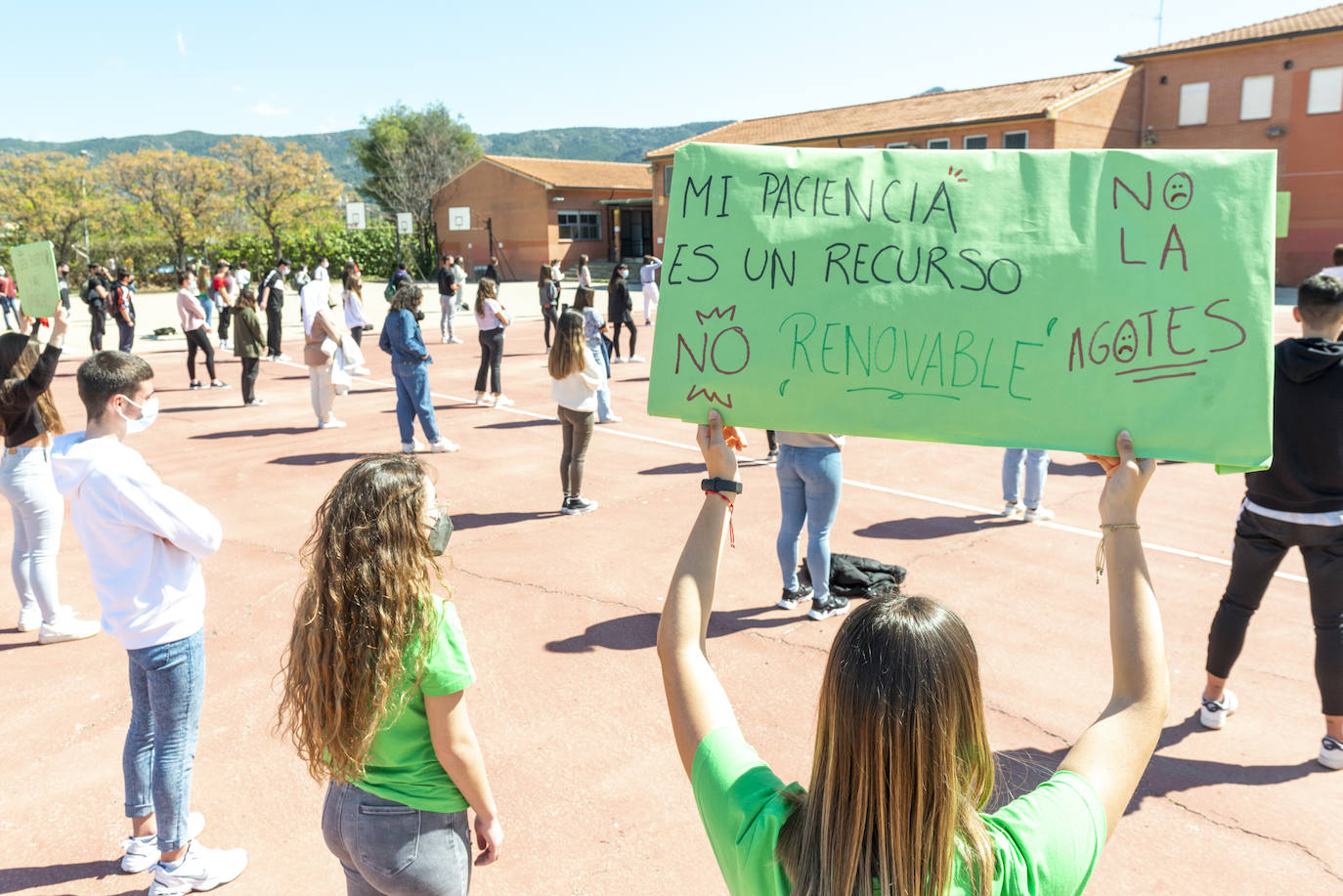 Fotos: Protesta de los alumnos de 2º de bachillerato del IES Alquibla con motivo de la vuelta a la presencialidad