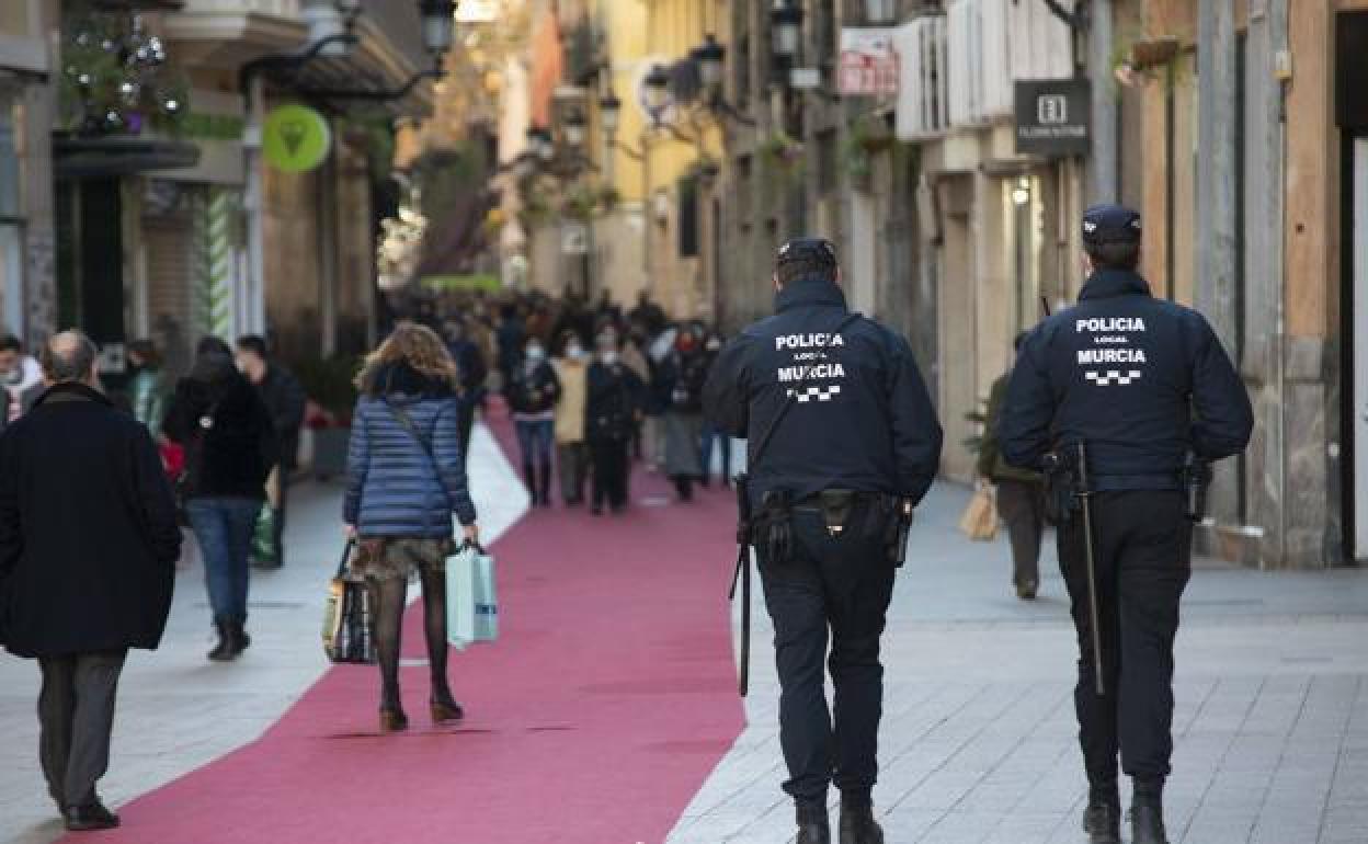 Agentes de la Policía Local de Murcia, en una imagen de archivo. 