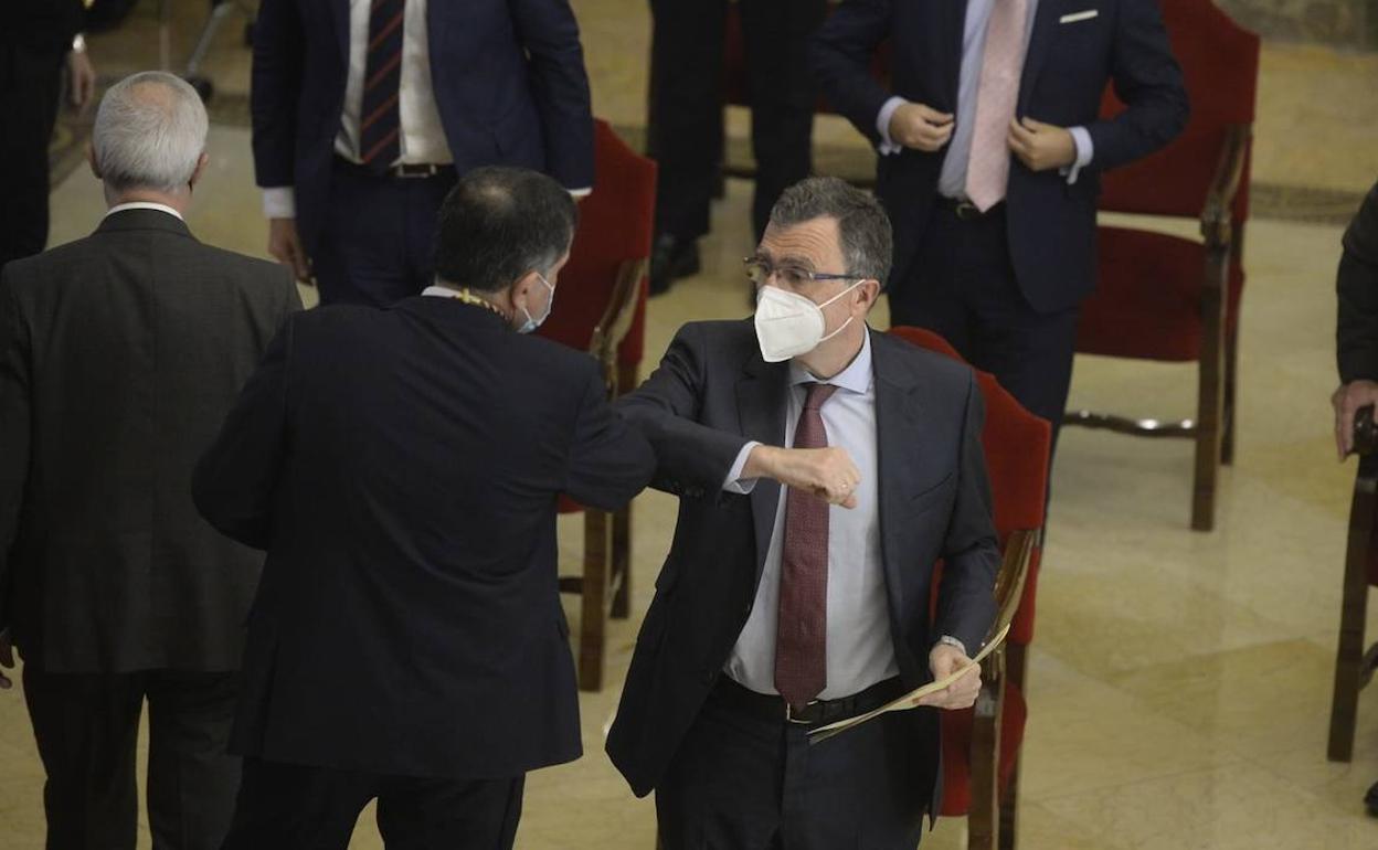 José Ballesta y José Antonio Serrano, este jueves, en el Ayuntamiento de Murcia.