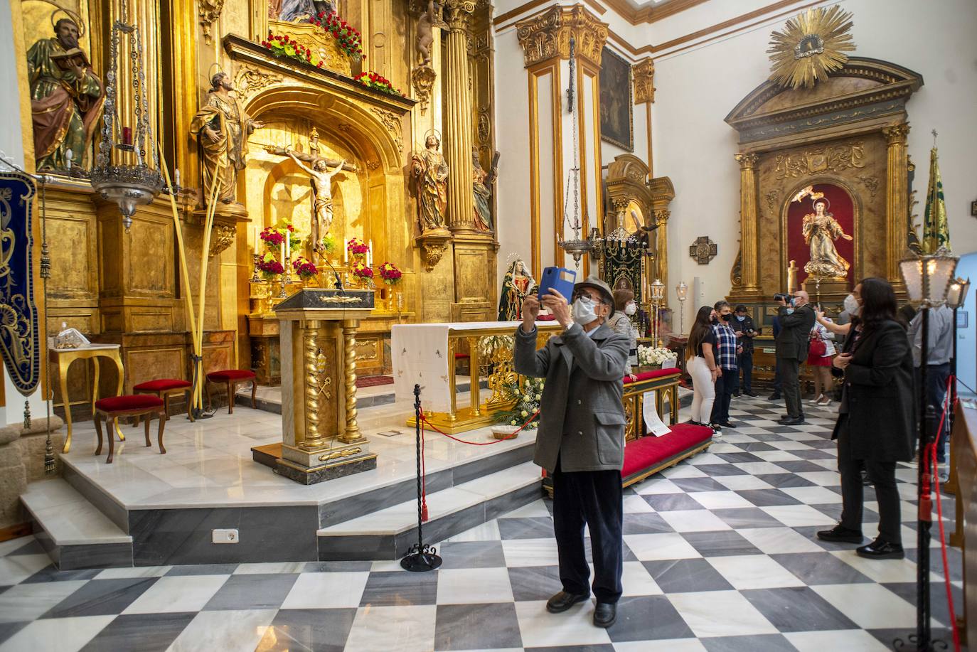 Fotos: Exposición de los pasos de la cofradía de San Pedro