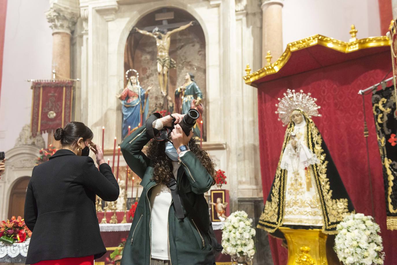 Fotos Semana Santa Murcia: Fieles del Cristo del Perdón acuden a San Antolín para recordar el tradicional besapié