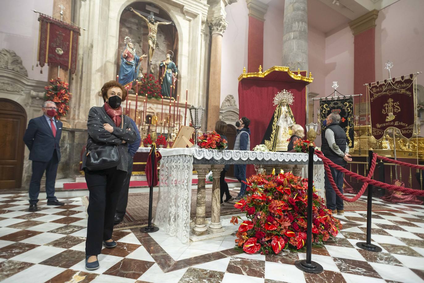 Fotos Semana Santa Murcia: Fieles del Cristo del Perdón acuden a San Antolín para recordar el tradicional besapié