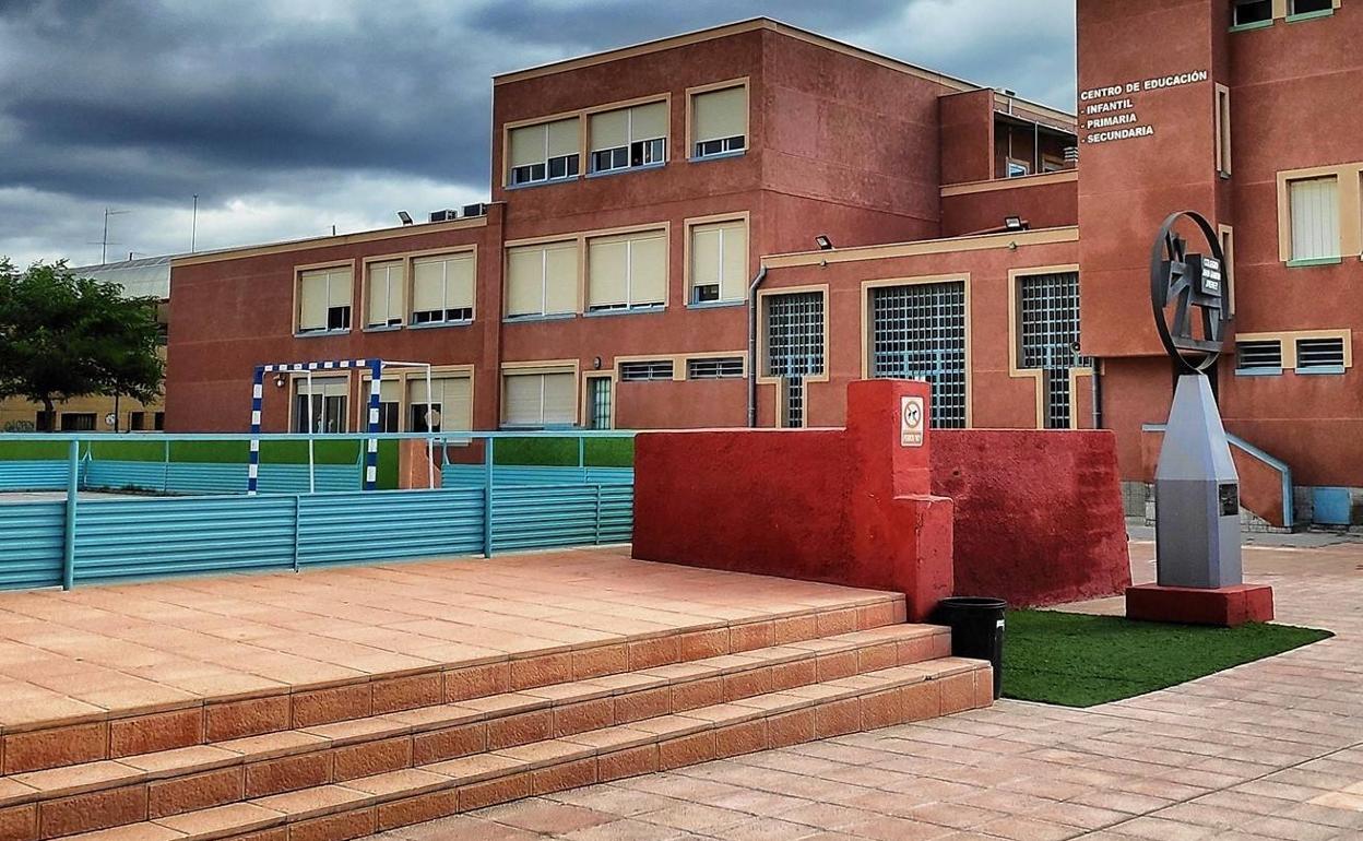 El colegio Juan Ramón Jiménez de Cieza donde se ha producido un brote de coronavirus.