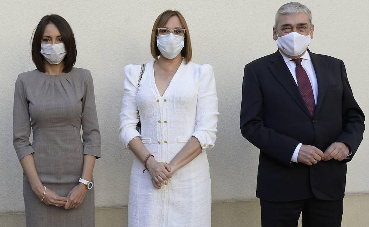 Valle Miguélez, Isabel Franco y Francisco Álvarez, el día de su toma de posesión como consejeros..