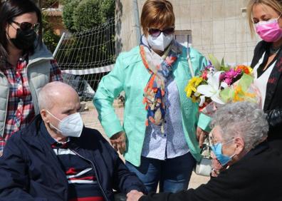 Imagen secundaria 1 - Reencuentro para celebrar el 102 cumpleaños de Josefa