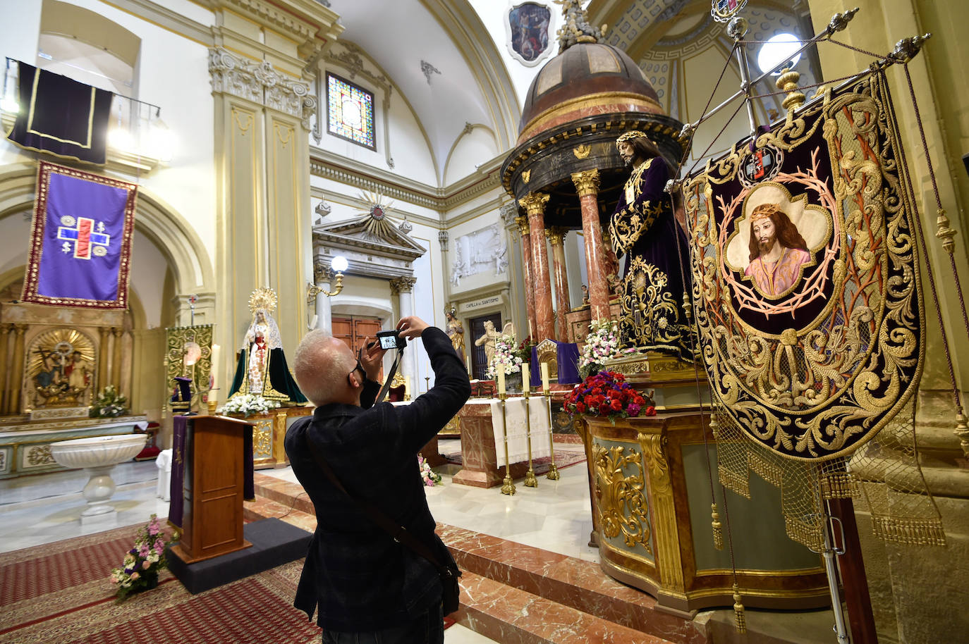 Fotos: Los murcianos visitan al Cristo del Rescate