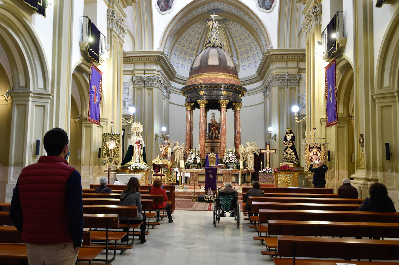 Fotos: Los murcianos visitan al Cristo del Rescate