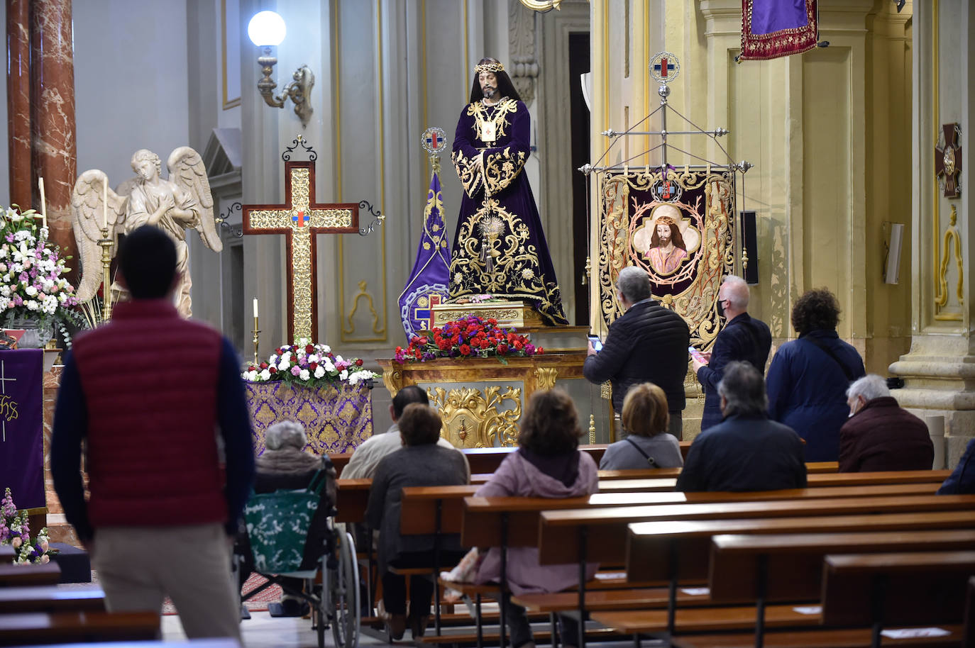 Fotos: Los murcianos visitan al Cristo del Rescate