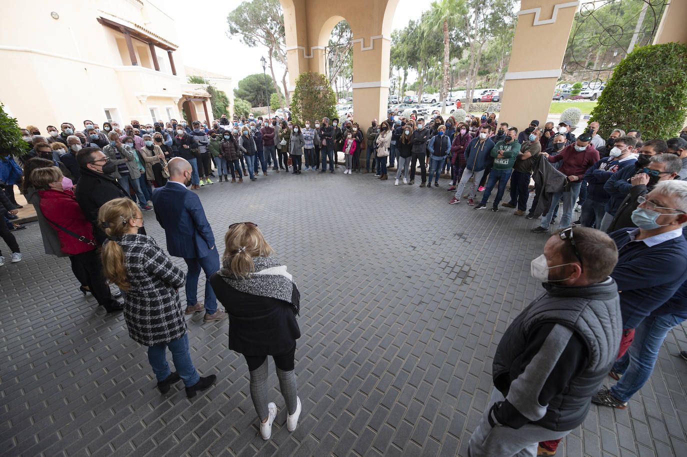 Fotos: Más de 150 empleados protestan por el ERE de La Manga Club