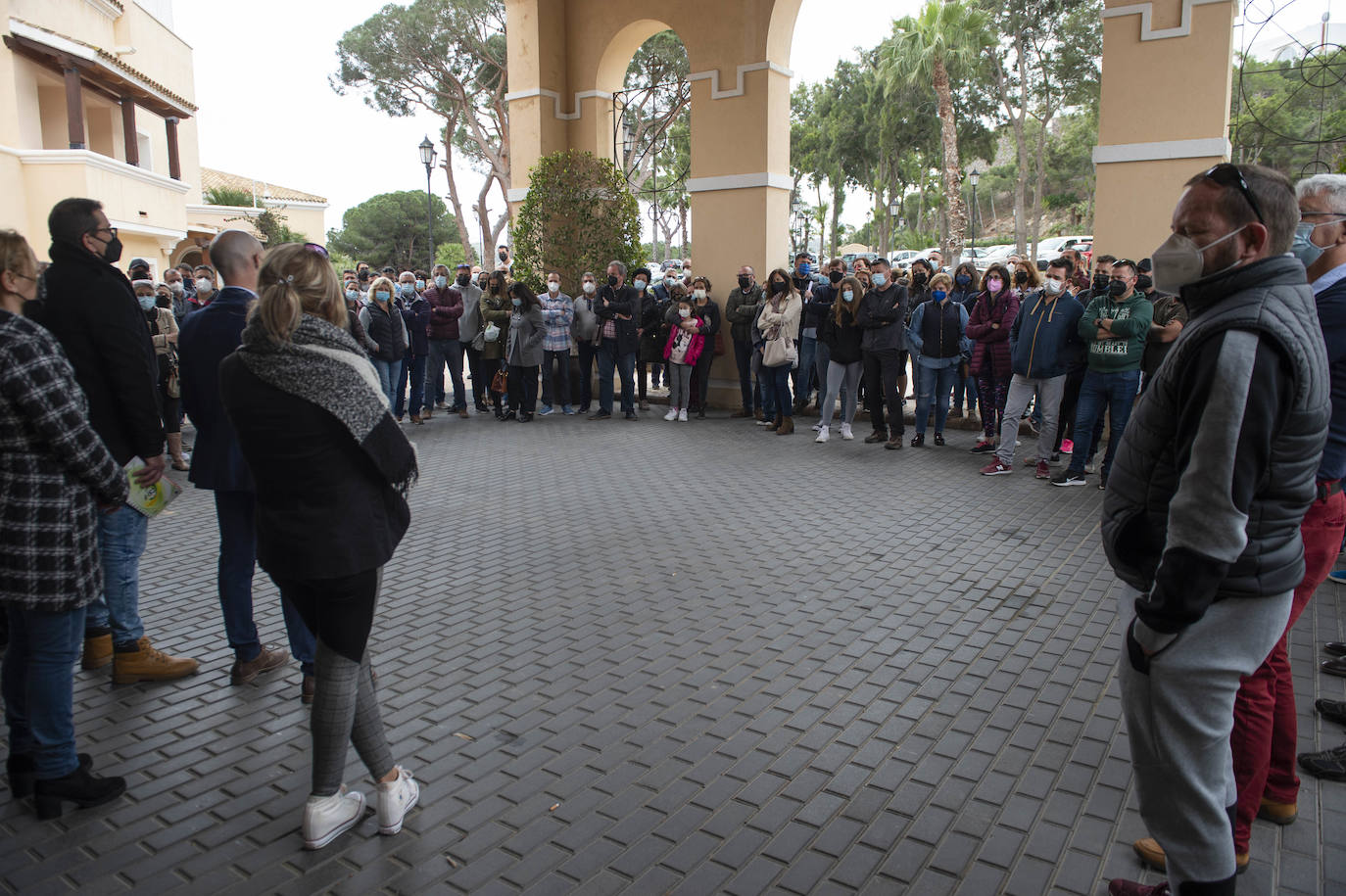 Fotos: Más de 150 empleados protestan por el ERE de La Manga Club