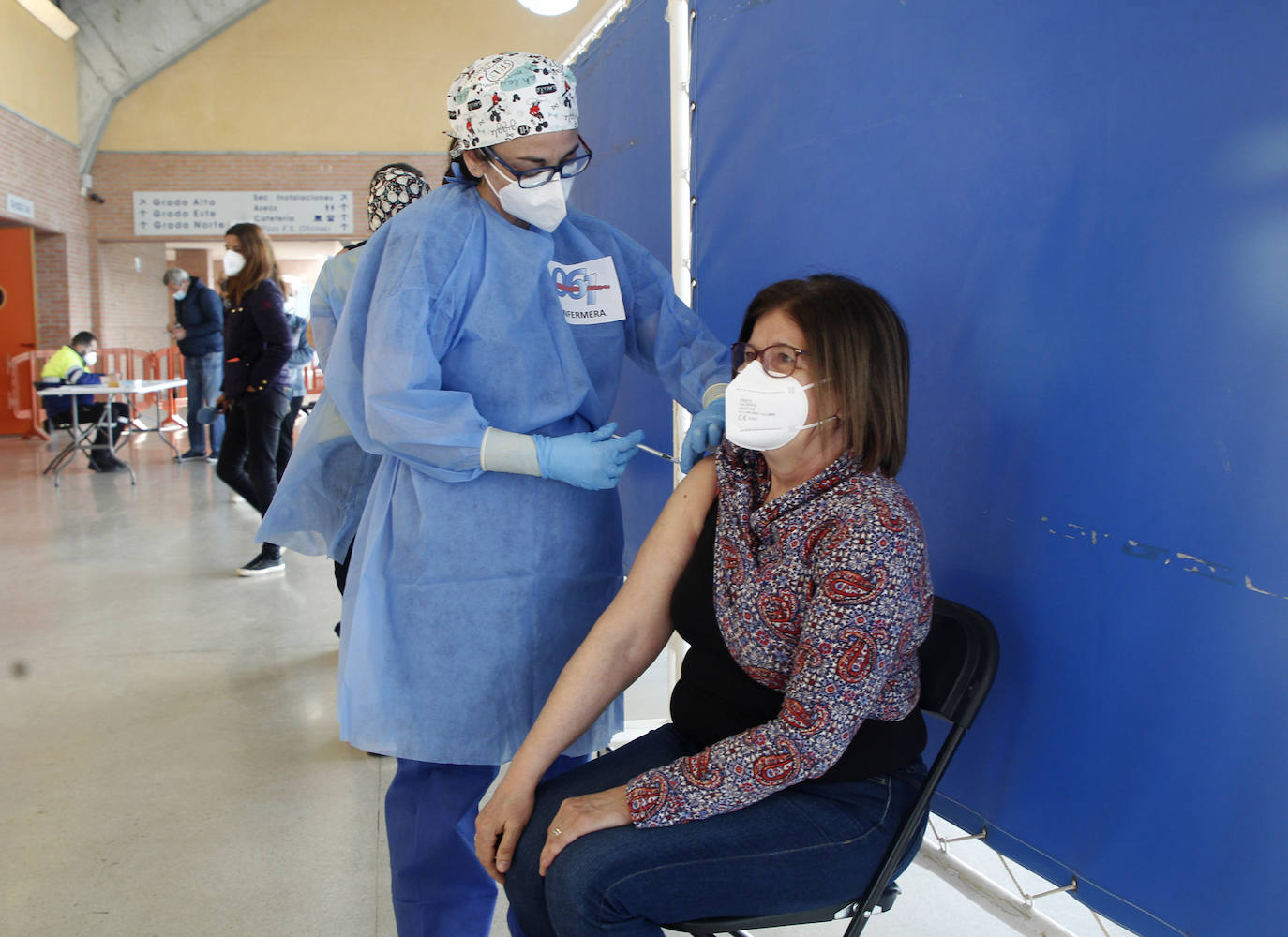 Fotos: Primeros murcianos de 64 y 65 años vacunados en el Palacio de los Deportes de Murcia