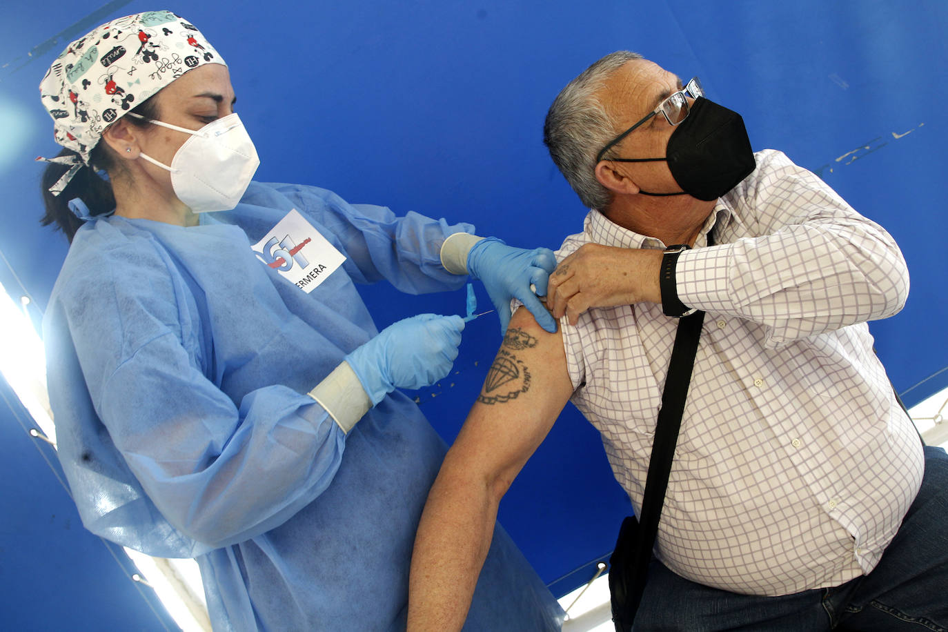 Fotos: Primeros murcianos de 64 y 65 años vacunados en el Palacio de los Deportes de Murcia